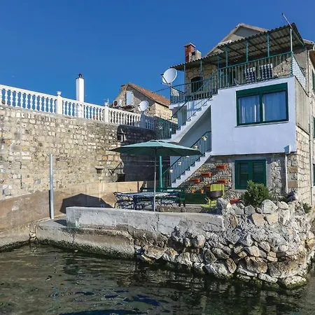 Lovely In Kastel Gomilica With Kitchen Appartement
