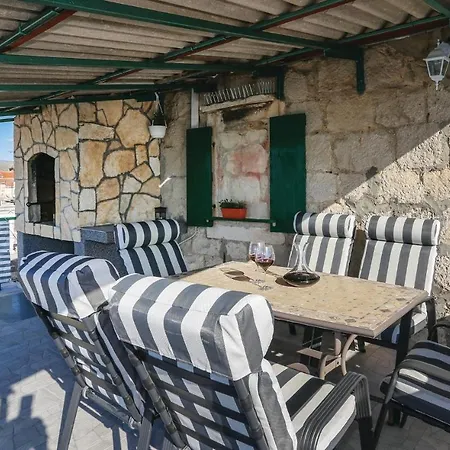Lovely In Kastel Gomilica With Kitchen * Kaštela