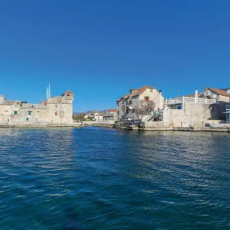 Appartement Lovely In Kastel Gomilica With Kitchen Kaštela