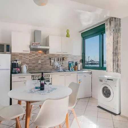 Lovely In Kastel Gomilica With Kitchen