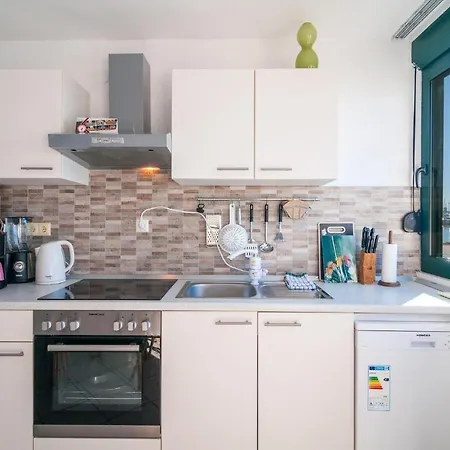 Lovely In Kastel Gomilica With Kitchen Kaštela