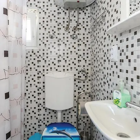 Lovely In Kastel Gomilica With Kitchen *