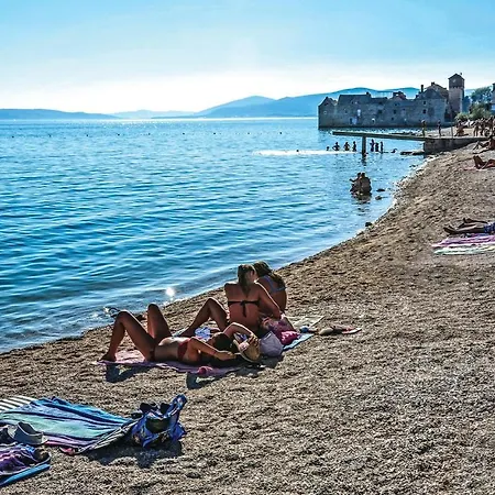 Lovely In Kastel Gomilica With Kitchen Appartement *